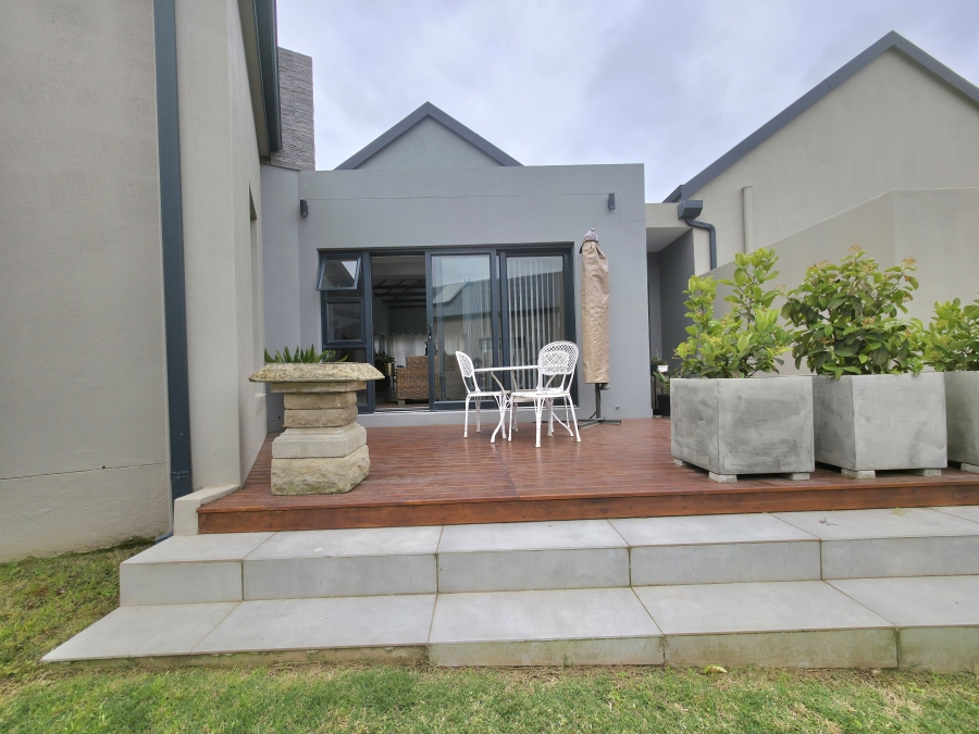 3 Bedroom Property for Sale in Outeniquasbosch Western Cape